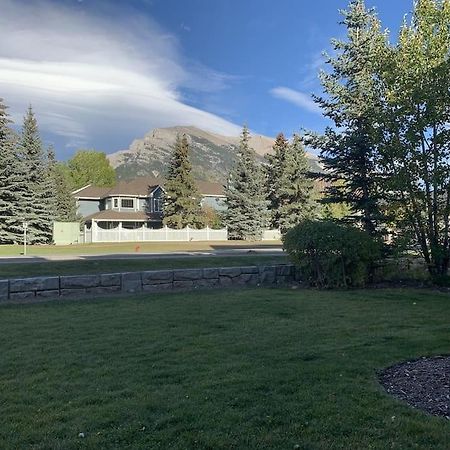 New! Cozy Rocky Mountain Chalet Managed By Little Sister Getaways Канмор Экстерьер фото
