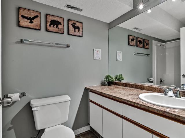 New! Cozy Rocky Mountain Chalet Managed By Little Sister Getaways Канмор Экстерьер фото