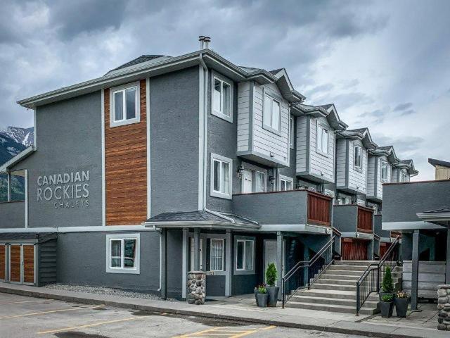 New! Cozy Rocky Mountain Chalet Managed By Little Sister Getaways Канмор Экстерьер фото