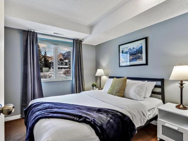 New! Cozy Rocky Mountain Chalet Managed By Little Sister Getaways Канмор Экстерьер фото